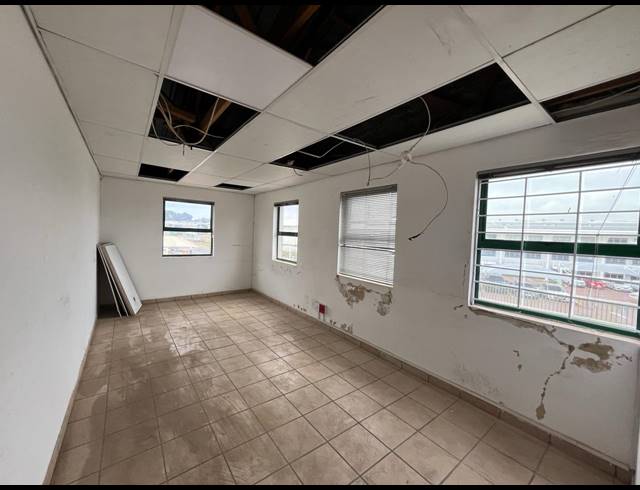 300M² WAREHOUSE TO LET IN LASER PARK